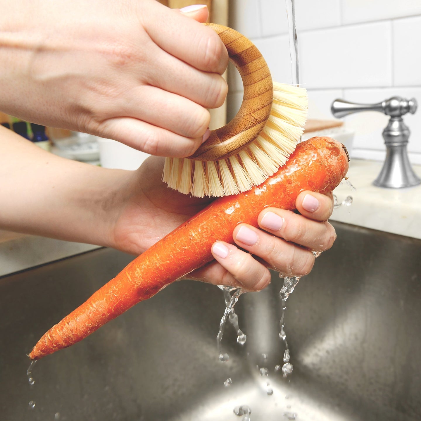 The Ring Veggie Brush